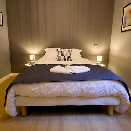 Hypercentre - Super En Rdc, Intendance Luxury Host Apartment