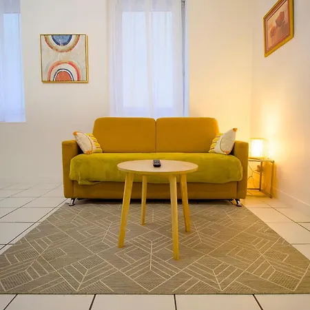 Hypercentre - Super En Rdc, Intendance Luxury Host Apartment *